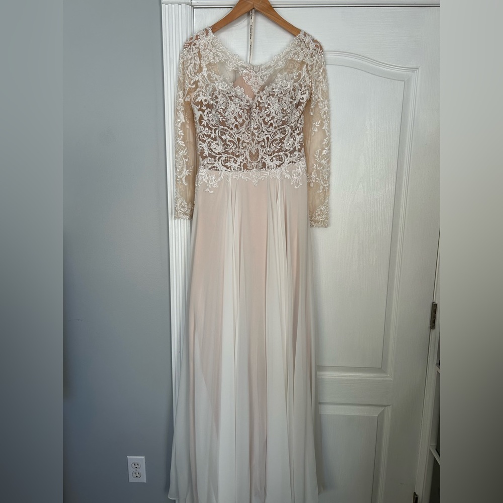 New Maggie Sottero “Madilyn” Wedding Dress/Gown Ivory/Nude Size 8. Includes Veil - Picture 4 of 16